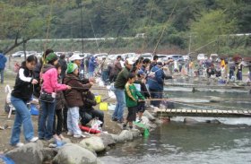 写真：中津川マス釣り場