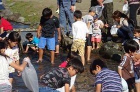 写真：中津川の子供水遊び場